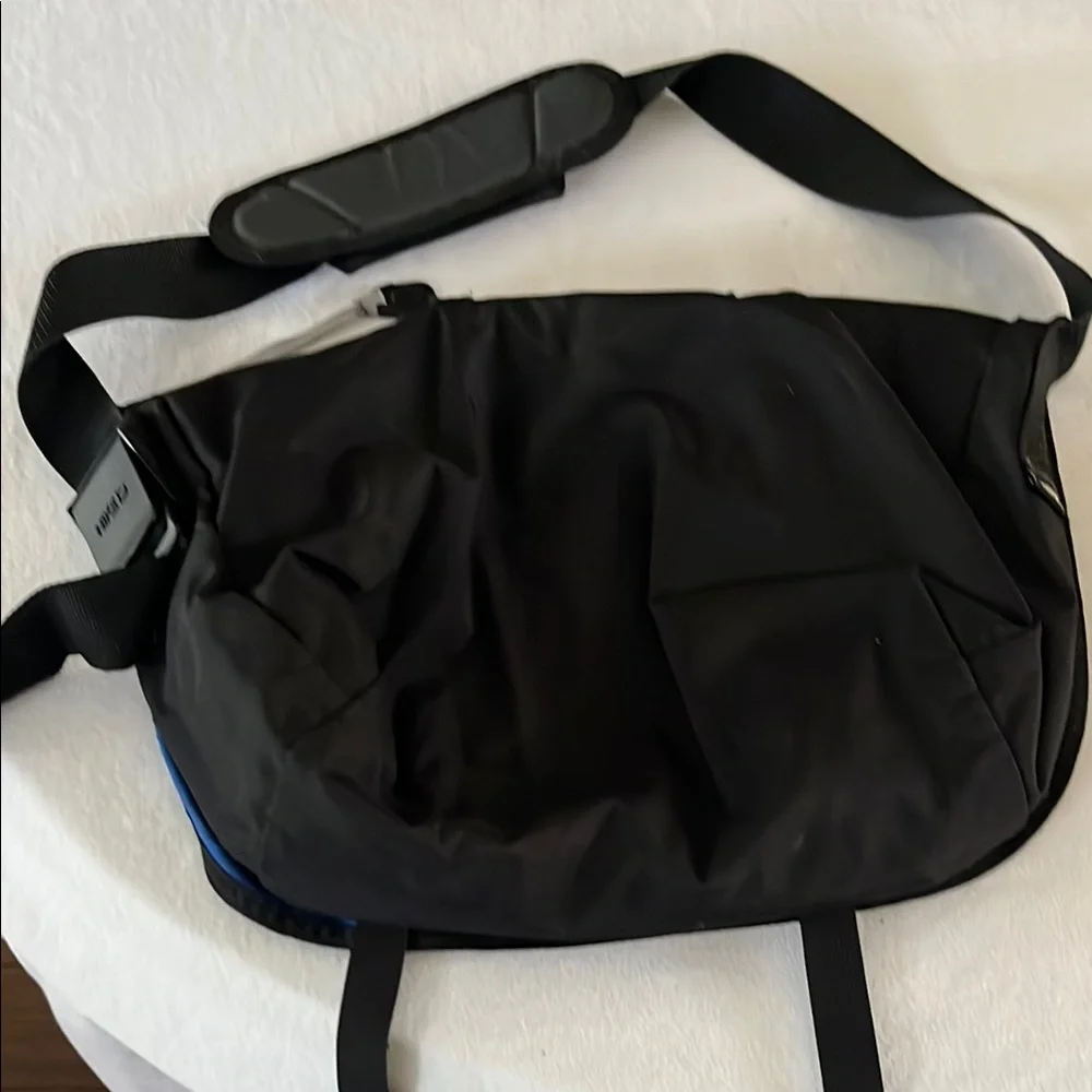 THIS ITEM IS FOR SALE!!!!- Arrested Development Show- Crew Bag-Nike
